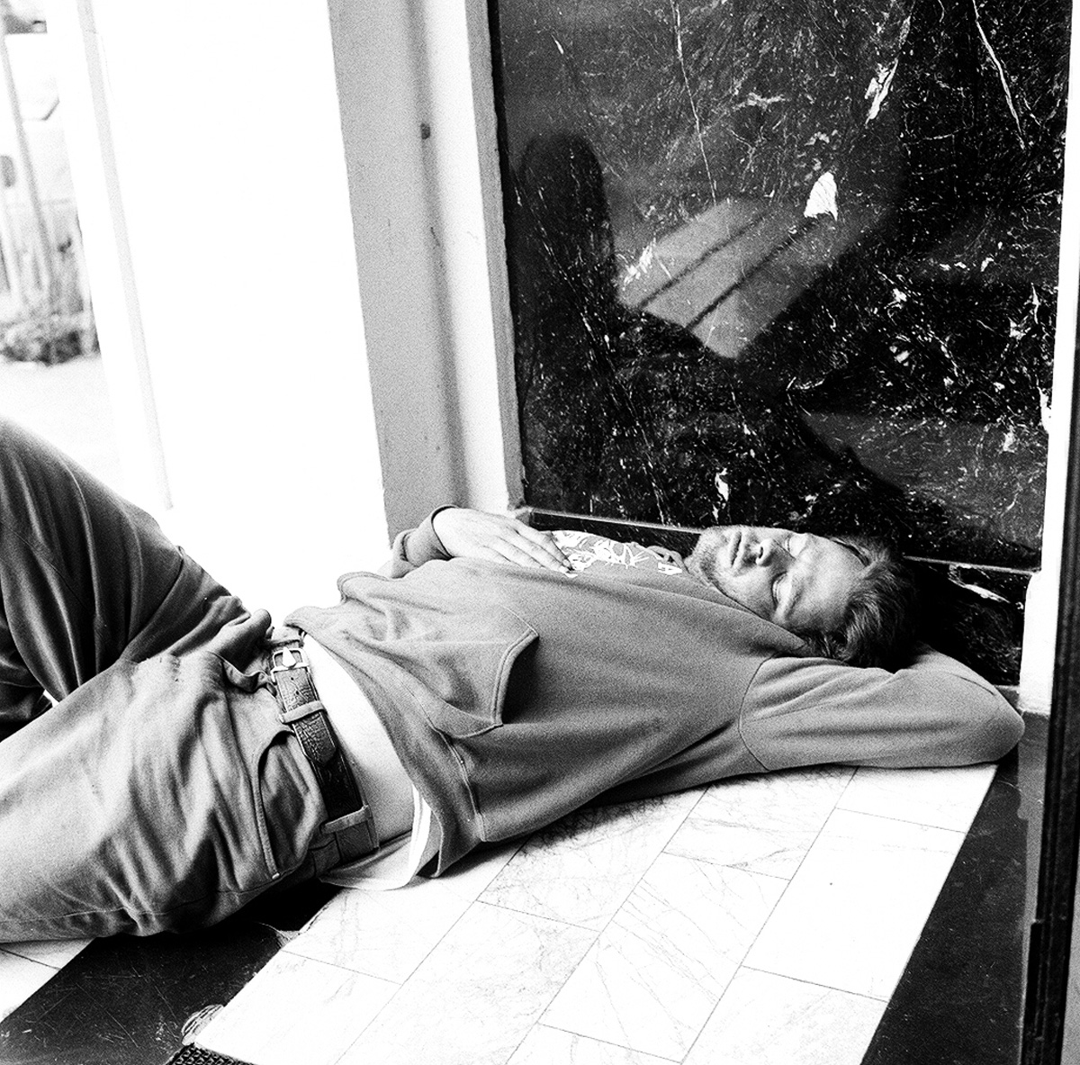 sleeping man street life photograph by Victor Arimondi